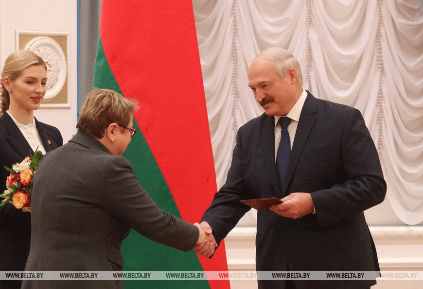 torzhestvennoe vruchenie diplomov 1