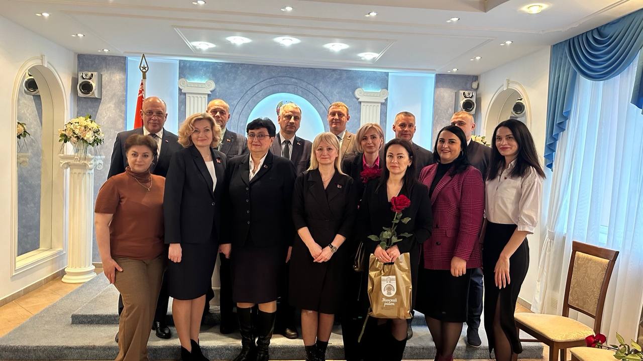 v borovlyanskom selsovete s izbraniem v parlament i v mestnye sovety deputatov pozdravili 15 chelovek 2