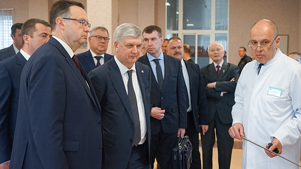 delegatsiya voronezhskoj oblasti posetila rnpts omr im n n aleksandrova 3