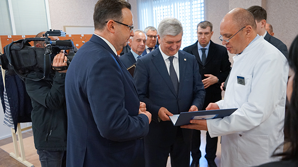 delegatsiya voronezhskoj oblasti posetila rnpts omr im n n aleksandrova 7