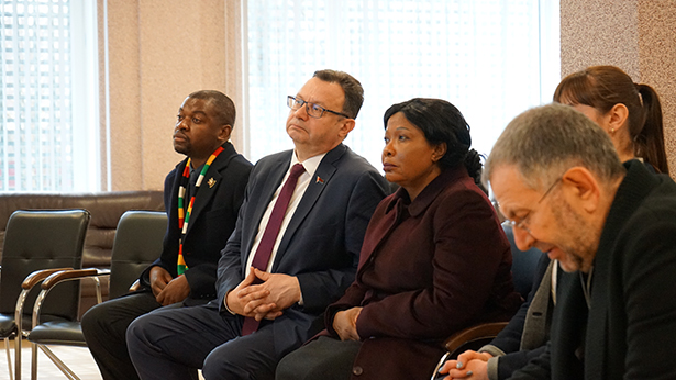 supruga glavy zimbabve oksiliya mnangagve posetila rnpts omr im n n aleksandrova 03