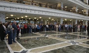 Сотрудники государственного учреждения «Республиканский научно-практический центр онкологии и медицинской радиологии им. Н.Н. Александрова» посетили с экскурсией Дворец Независимости — символ белорусской государственности и важный центр политической жизни