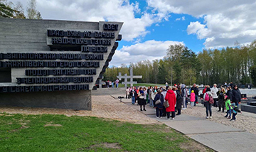 Poseshchenie Memorialnogo Kompleksa Khatyn 00