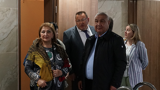 delegatsiya chlenov ispolkoma mezhdunarodnoj konfederatsii profsoyuzov rabotnikov zdravookhraneniya posetila rnpts omr im n n aleksandrova 10