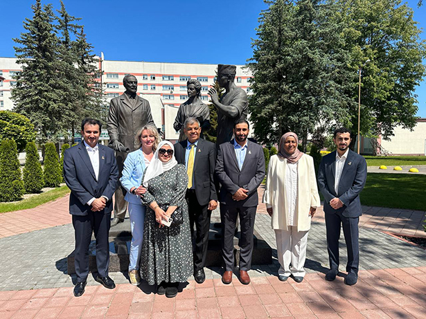 parlamentskaya delegatsiya sultanata oman posetila rnpts omr im n n aleksandrova 01
