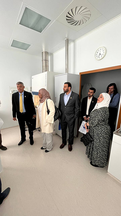 parlamentskaya delegatsiya sultanata oman posetila rnpts omr im n n aleksandrova 02
