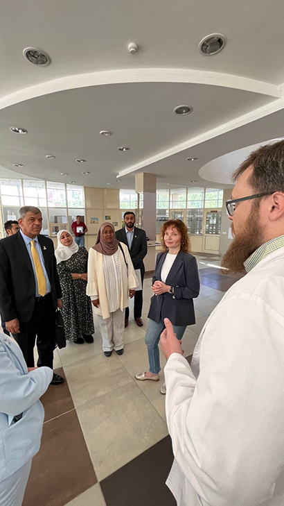 parlamentskaya delegatsiya sultanata oman posetila rnpts omr im n n aleksandrova 05
