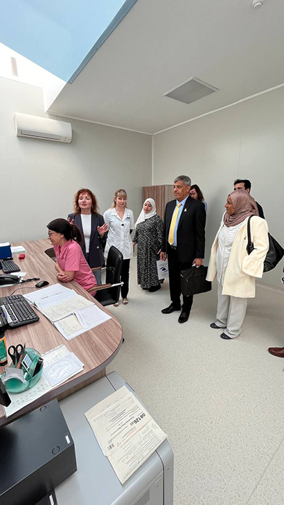 parlamentskaya delegatsiya sultanata oman posetila rnpts omr im n n aleksandrova 07