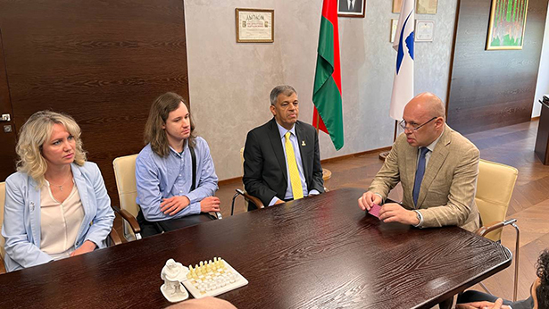 parlamentskaya delegatsiya sultanata oman posetila rnpts omr im n n aleksandrova 18
