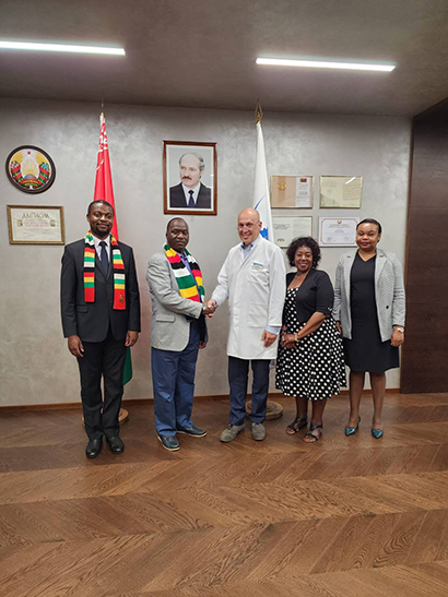 vizit chrezvychajnogo i polnomochnogo posla respubliki zimbabve v rnpts omr im n n aleksandrova 01