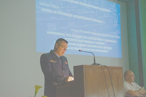 dialogovaya ploshchadka s uchastiem nachalnika otdela prokuratury minskoj oblasti a takzhe glavnogo spetsialista otdela ideologicheskoj raboty minskogo rajonnogo ispolnitelnogo komiteta 06