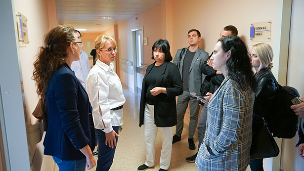 zhurnalisty soyuznykh smi v ramkakh press tura posetili rnpts omr im n n aleksandrova 4