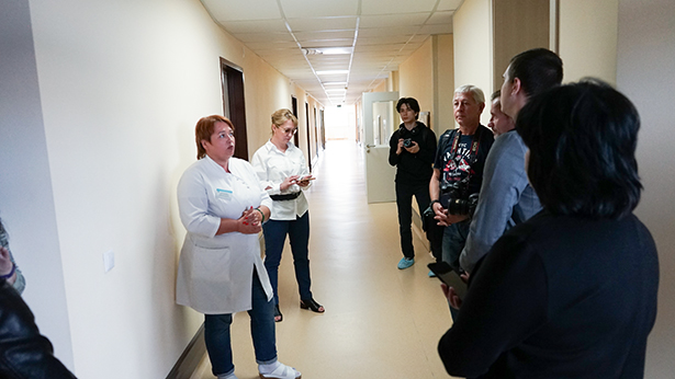 zhurnalisty soyuznykh smi v ramkakh press tura posetili rnpts omr im n n aleksandrova 6