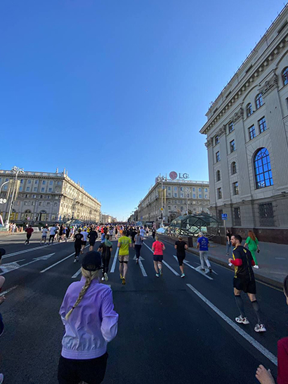 spetsialisty rnpts omr im n n aleksandrova prinyali uchastie v minskom polumarafone 05