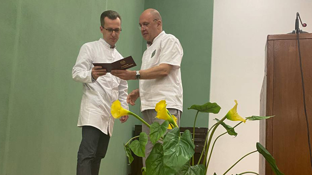 pozdravlyaem s prisvoeniem uchenogo zvaniya i prisuzhdeniem uchenoj stepeni 5