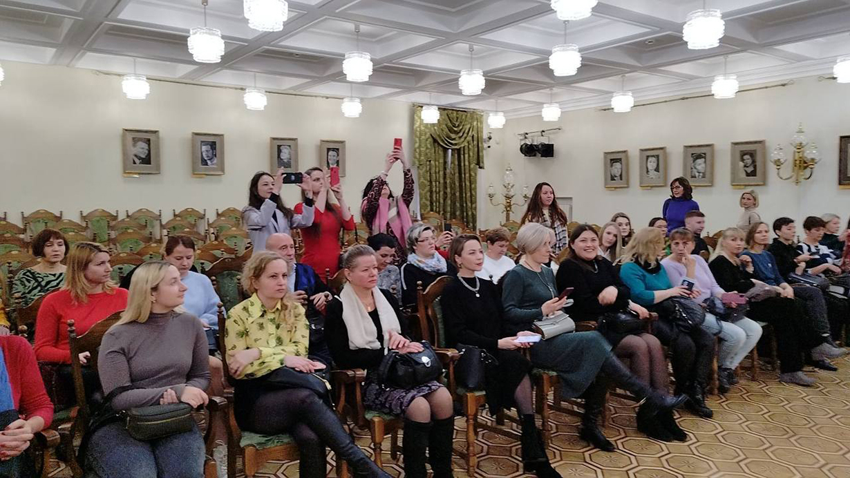 posetili zakulisnuyu ekskursiyu v bolshoj teatr belarusi 10