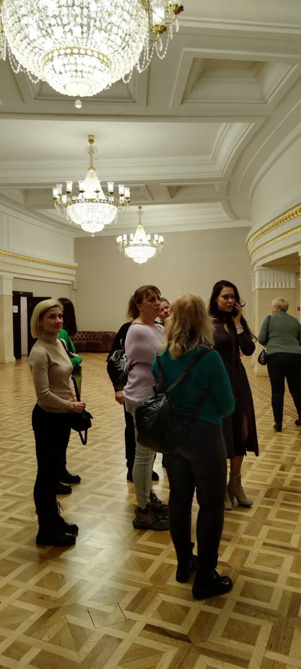 posetili zakulisnuyu ekskursiyu v bolshoj teatr belarusi 6
