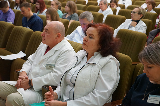 dialogovaya ploshchadka s uchastiem predsedatelya belorusskoj partii belaya rus chlena soveta respubliki natsionalnogo sobraniya respubliki belarus sedmogo sozyva romanova o a 04