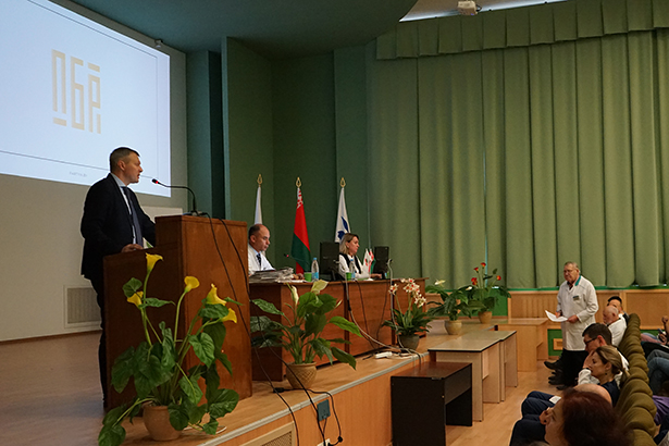 dialogovaya ploshchadka s uchastiem predsedatelya belorusskoj partii belaya rus chlena soveta respubliki natsionalnogo sobraniya respubliki belarus sedmogo sozyva romanova o a 05