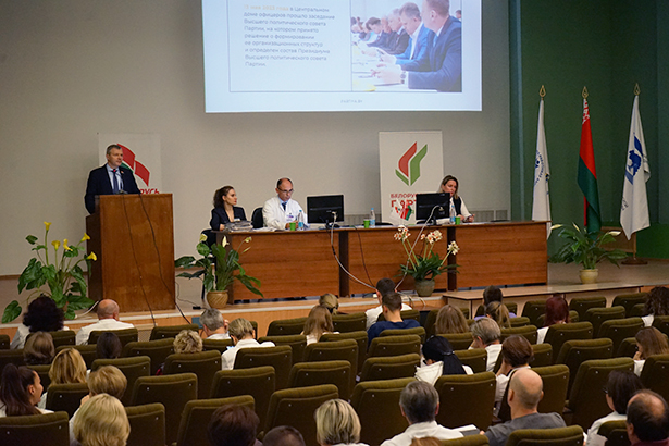 dialogovaya ploshchadka s uchastiem predsedatelya belorusskoj partii belaya rus chlena soveta respubliki natsionalnogo sobraniya respubliki belarus sedmogo sozyva romanova o a 07
