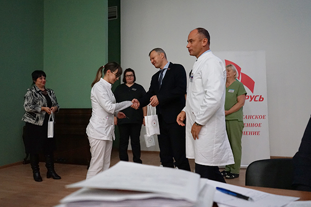 dialogovaya ploshchadka s uchastiem predsedatelya belorusskoj partii belaya rus chlena soveta respubliki natsionalnogo sobraniya respubliki belarus sedmogo sozyva romanova o a 08